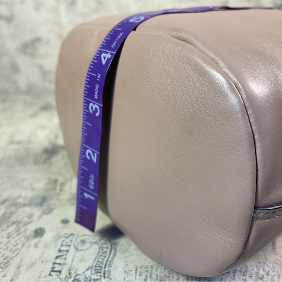 Cuyana Mini Bucket Bag Drawstring Leather Purse in Nude color soft Leather - Picture 11 of 12